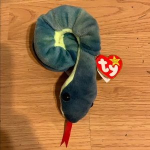 Rare beanie baby. Name Hissy. Blue/green snake.